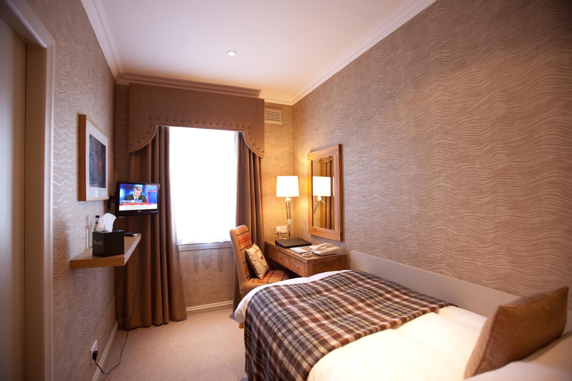 Burt'S Hotel Melrose Room photo